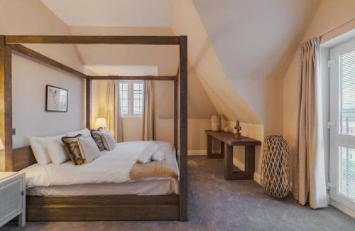 Windsor Apartment | Spacious Luxury Penthouse, 2BR, Private Parking