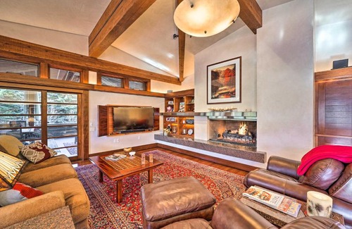 Hailey House | Spacious Luxury Retreat with Private Hot Tub and Pool!