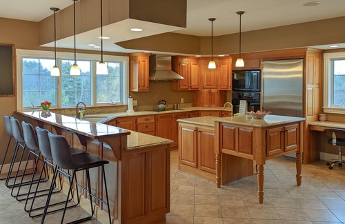 Topsham House | Spacious Maine Hideaway with Hot Tub and Game Room