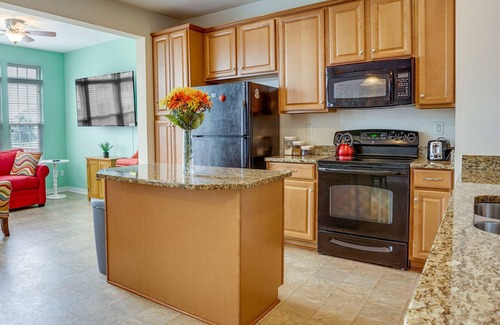 Mechanicsville House | Spacious Mechanicsville Townhome w/ Balcony!