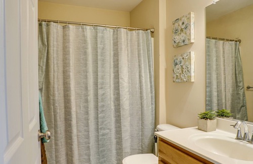 Mechanicsville House | Spacious Mechanicsville Townhome w/ Balcony!