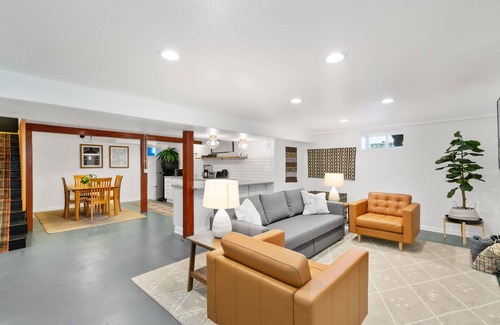 Woodstock Apartment | Spacious Mid-Century Apartment in Woodstock