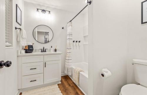 Tallahassee House | Spacious Midtown Retreat Free Parking Fsu