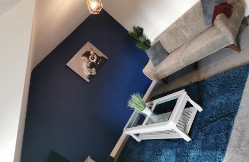 Wakefield Apartment | Spacious & modern 3 Bed Apartment + parking & central location