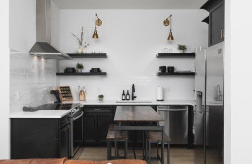 Cleveland Park Apartment | Spacious Modern 4 Bed 2 Bedroom near Downtown