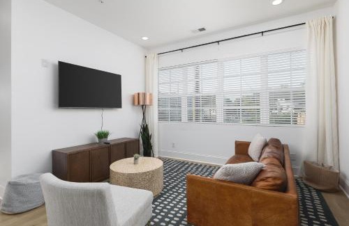 Cleveland Park Apartment | Spacious Modern 4 Bed 2 Bedroom near Downtown