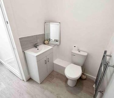 Rochdale Apartment | Spacious Modern Duplex Apartment
