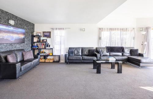 Wellington House | Spacious modern executive home