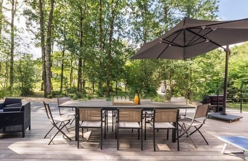 Port-Saint-Pere Cottage | Spacious Modern Wooden House with Large Park, Terrace, and Game Amenities