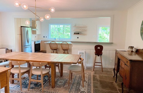 Londonderry House | Spacious mountainside retreat - Fireplaces, New kitchen, Great for groups