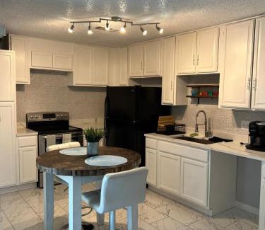 Northeast Houston Apartment | Spacious n Cozy 3 Bedroom/15 min from Downtown