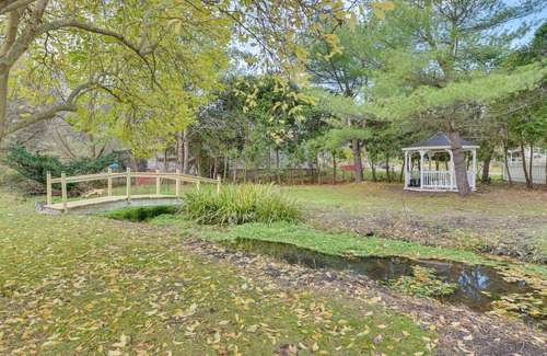 Naples Cottage | Spacious Naples Vacation Rental w/Private Hot Tub