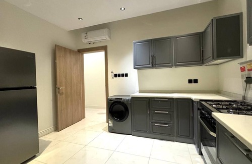 Medina Apartment | Spacious & New 4-bedroom apartment in peaceful Madinah with AC, Fast-WiFi