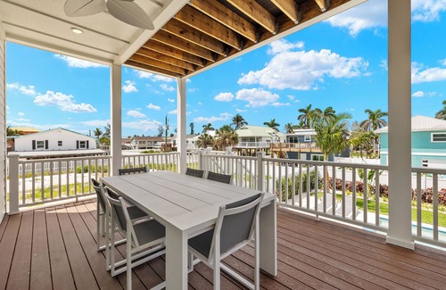 Mid Island House | Spacious NEW 5-bedroom house with pool and hot tub.