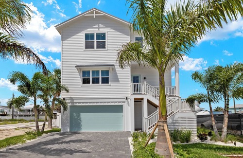 Mid Island House | Spacious NEW 5-bedroom house with pool and hot tub.