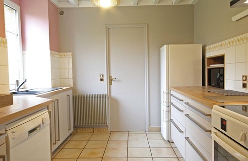 Les Monts-d'Andaine Cottage | Spacious Normandy Getaway: 6-Bedroom Home with All Amenities, Large Garden, EV Charging, Pet Friendly