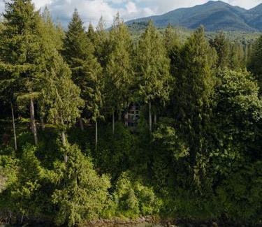 Concrete Ski Chalet | Spacious North Cascades Riverside A-Frame with Mt Baker Views - Dog-Friendly