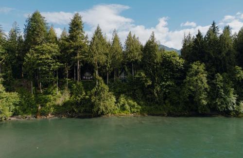Concrete Ski Chalet | Spacious North Cascades Riverside A-Frame with Mt Baker Views - Dog-Friendly