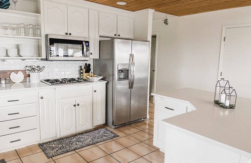 Hulbert Cabin | Spacious Oasis! On the lake, amazing sunsets!