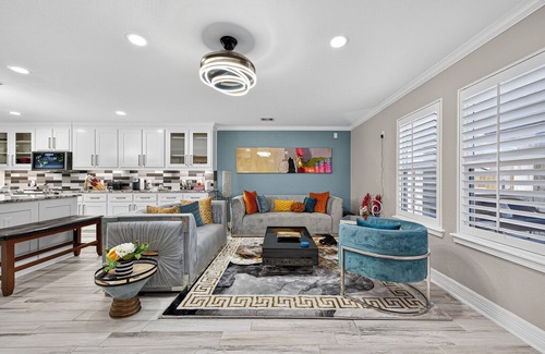 Rosenberg House | Spacious Office, Game Room, & Master Near Houston, TX. 2 Minutes to Fairgrounds