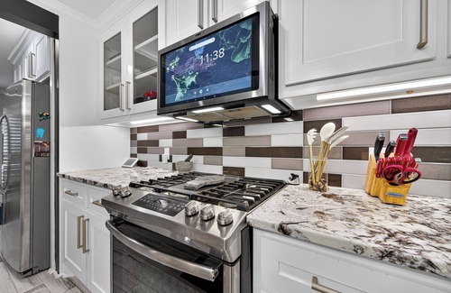 Rosenberg House | Spacious Office, Game Room, & Master Near Houston, TX. 2 Minutes to Fairgrounds