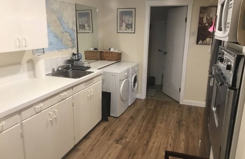 Campbell River House | Spacious one bedroom suite