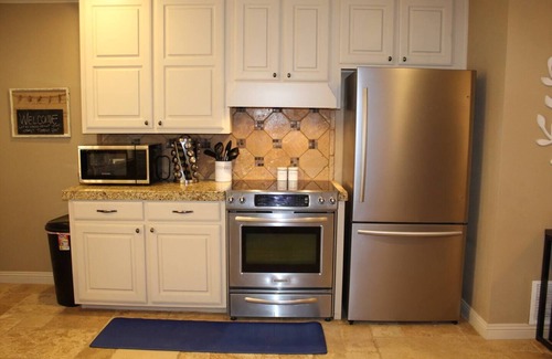 Lubbock House | Spacious one bedroom 2 miles from Texas Tech!nn