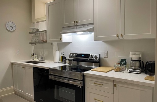 Palmerston House | Spacious Open Concept APT in Little Italy