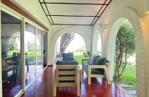 San Salvador House | Spacious Outstanding House in San Benito!