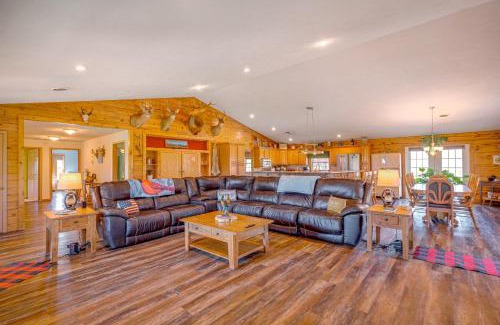 Tea House | Spacious Ozarks Family Home - Private Pool and Grill