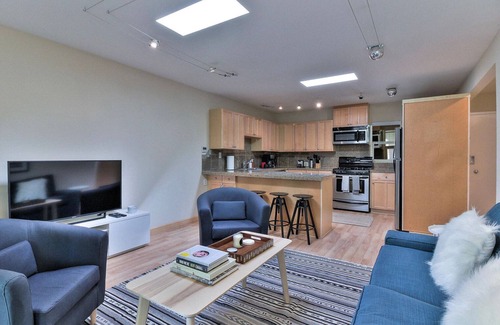 University South Apartment | Spacious Palo Alto 2BR w/Laundry, nr Shopping Center, by Blueground