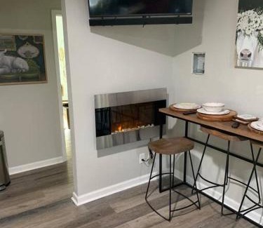 Slidell House | Spacious Parking Cozy 2 Bedroom Cottage House with plenty parking