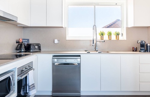 North Bondi Apartment | Spacious penthouse at Sydney’s famous Bondi Beach with spectacular views