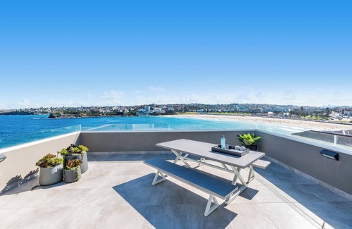 North Bondi Apartment | Spacious penthouse at Sydney’s famous Bondi Beach with spectacular views