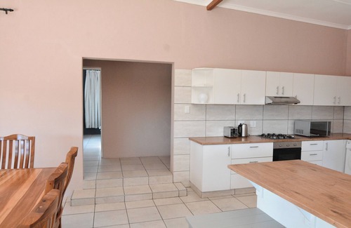 Pietermaritzburg House | Spacious Pet-Friendly 4-bedroom house in nature near Pietermaritzburg with WiFi