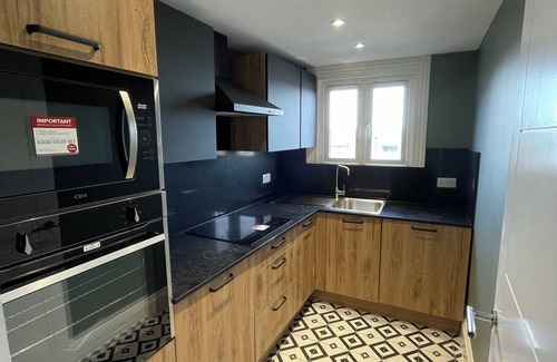 Balham Apartment | Spacious & Pristine 2BD Flat - Balham!