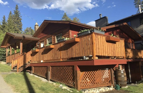 Banff Apartment | Spacious private king suite steps to DT Banff