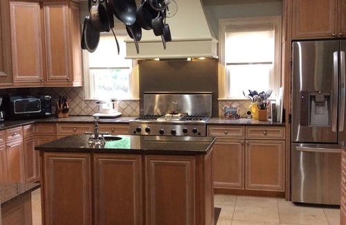 Duncanville House | Spacious Private Lakeside Home - Waterfall Pool 11 Miles From Campus