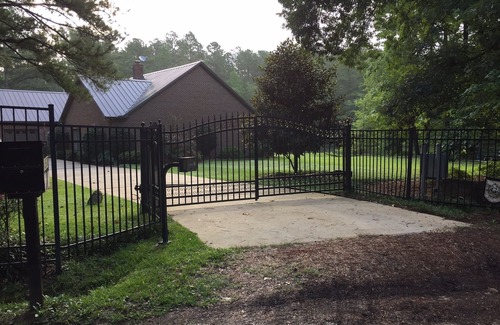 Duncanville House | Spacious Private Lakeside Home - Waterfall Pool 11 Miles From Campus