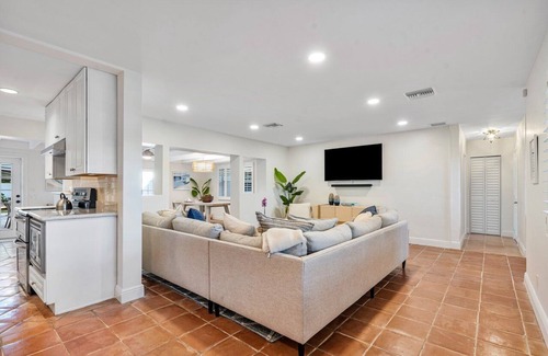 Lake Ida Shores House | Spacious Private Pool Oasis