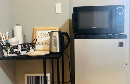 Oakton House | Spacious Private Suit Room in Fairfax City