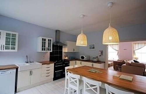 Hele House | Spacious property with a ballroom and phenomenal sea and harbour views