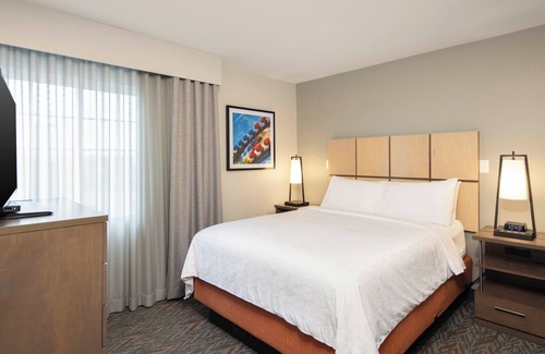 Anaheim Resort Hotel | Spacious Queen Suite Near Garden Walk w/Laundry, Parking, Pool, & Gym!