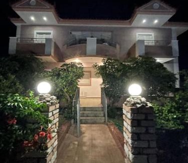 Krieza Apartment | Spacious Quiet Apartment for Relaxed Holidays 2