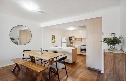 Fremantle Apartment | Spacious, Quiet, Luxury 2BR Apartment in the Heart of Fremantle