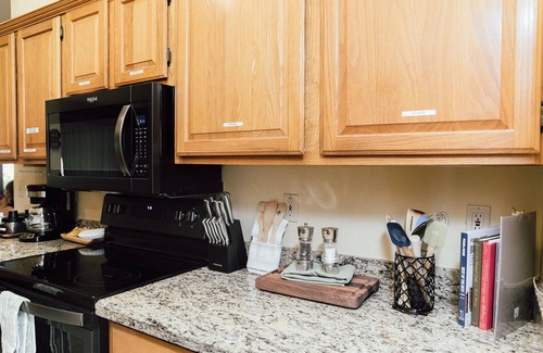 Phoenix House | Spacious Rambler l Quiet Golf Community l Near Sports Arenas