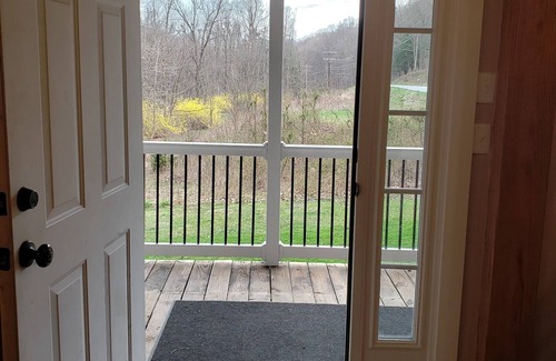Saxton House | Spacious! Recent Remodel! 6 Min. to Raystown Lake! Linens&Towels provided!