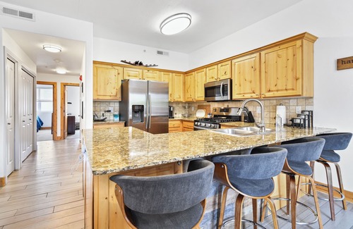 Kimball Junction Condo | Spacious Redstone Condo Sleeps Six! Well equipped kitchen and garage parking!