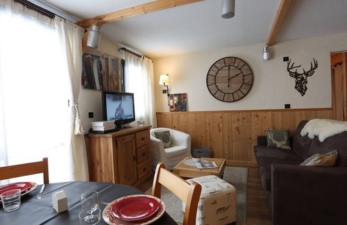 Val-Thorens Apartment | Spacious Renovated Apt in Val Thorens - 5 Pers, Ski-in/Ski-out, WiFi, Balconies