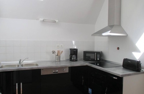 Trevol Cottage | Spacious Renovated Apartment in Castle Grounds with Garden, WiFi, and Pet-Friendly